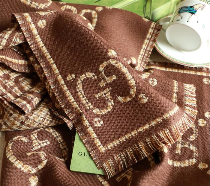 2026116111638911 380